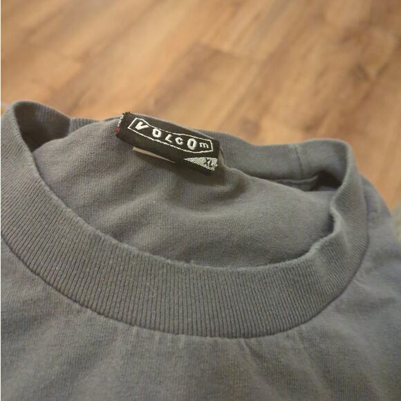 VTG Volcom Stone Men's XL Shirt Skater Punk Spellout Faded Distressed Gray Y2K - Picture 8 of 8